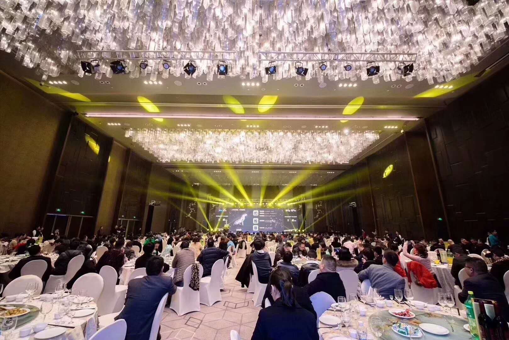 恭喜长沙东家·花梨院子荣获红星美凯龙“2018年半年度品类销售第一”称号
