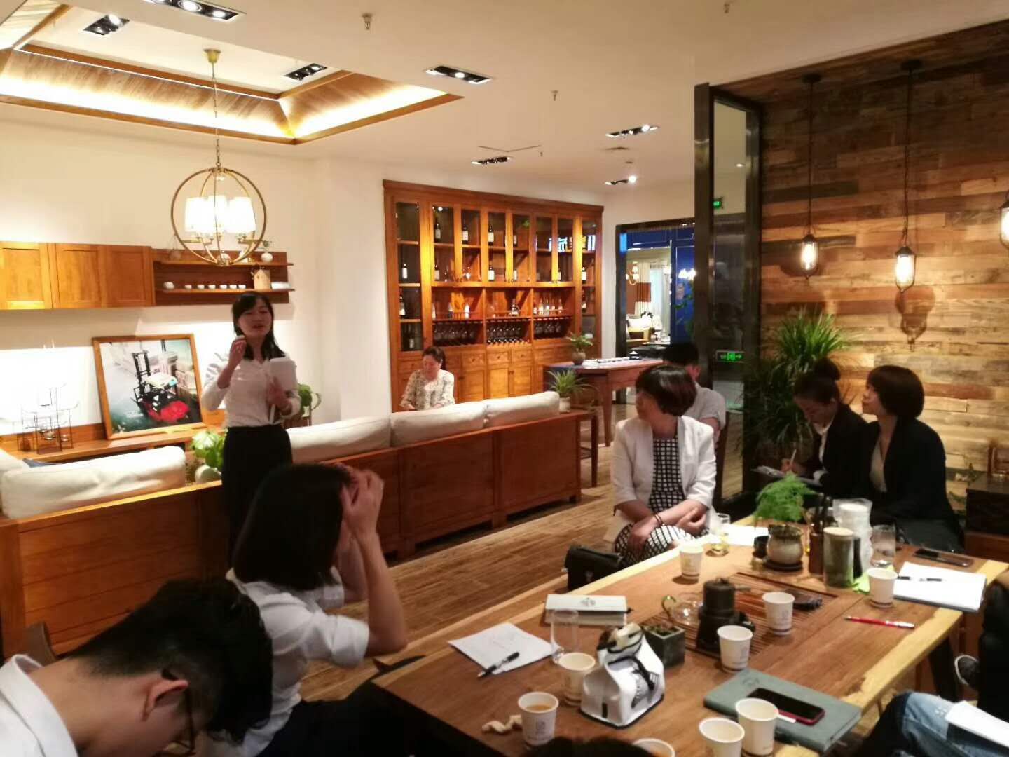 恭喜长沙东家·花梨院子荣获红星美凯龙“2018年半年度品类销售第一”称号