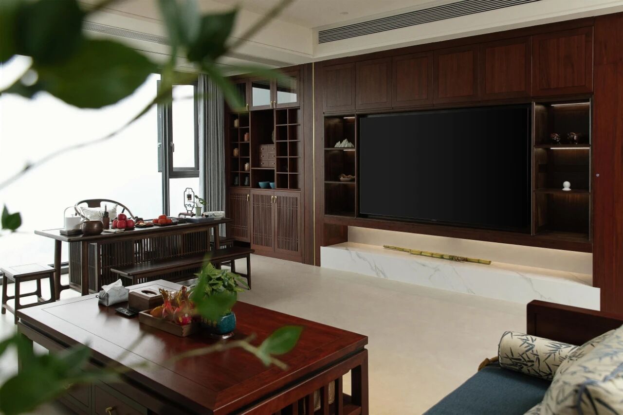 东家·设计案例|重塑江景大平层，融合现代与自然